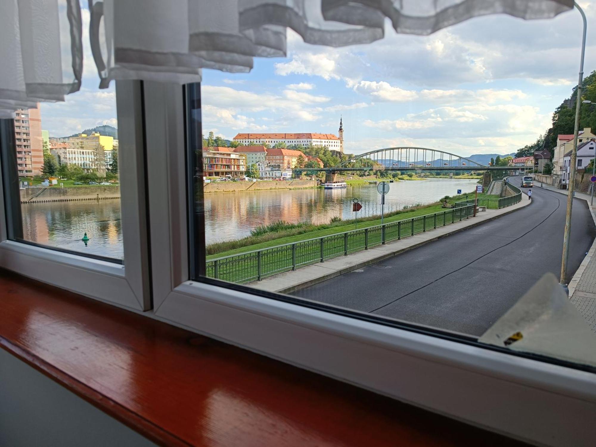 Apartamento U Bocmana S Vyhledem Na Zamek A Labe Decin Exterior foto